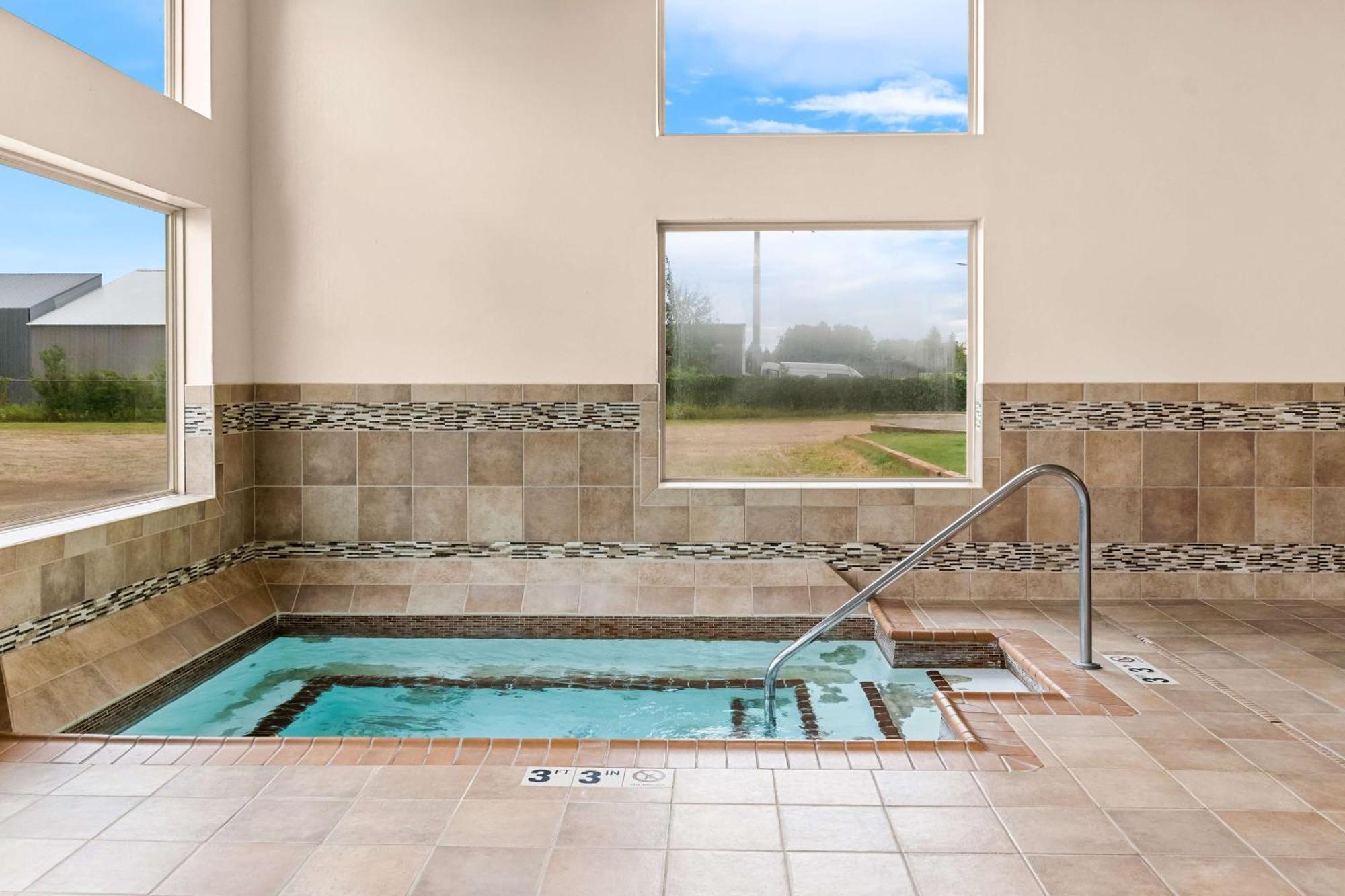 Heartland Inn & Suites, Surestay Collection By Best Western Park Rapids Kültér fotó